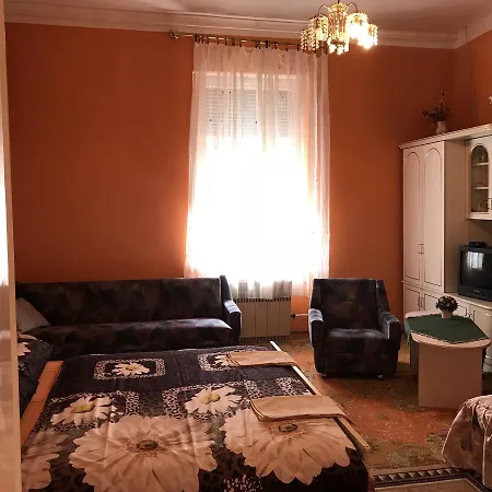 Gloria Apartman Apartman *